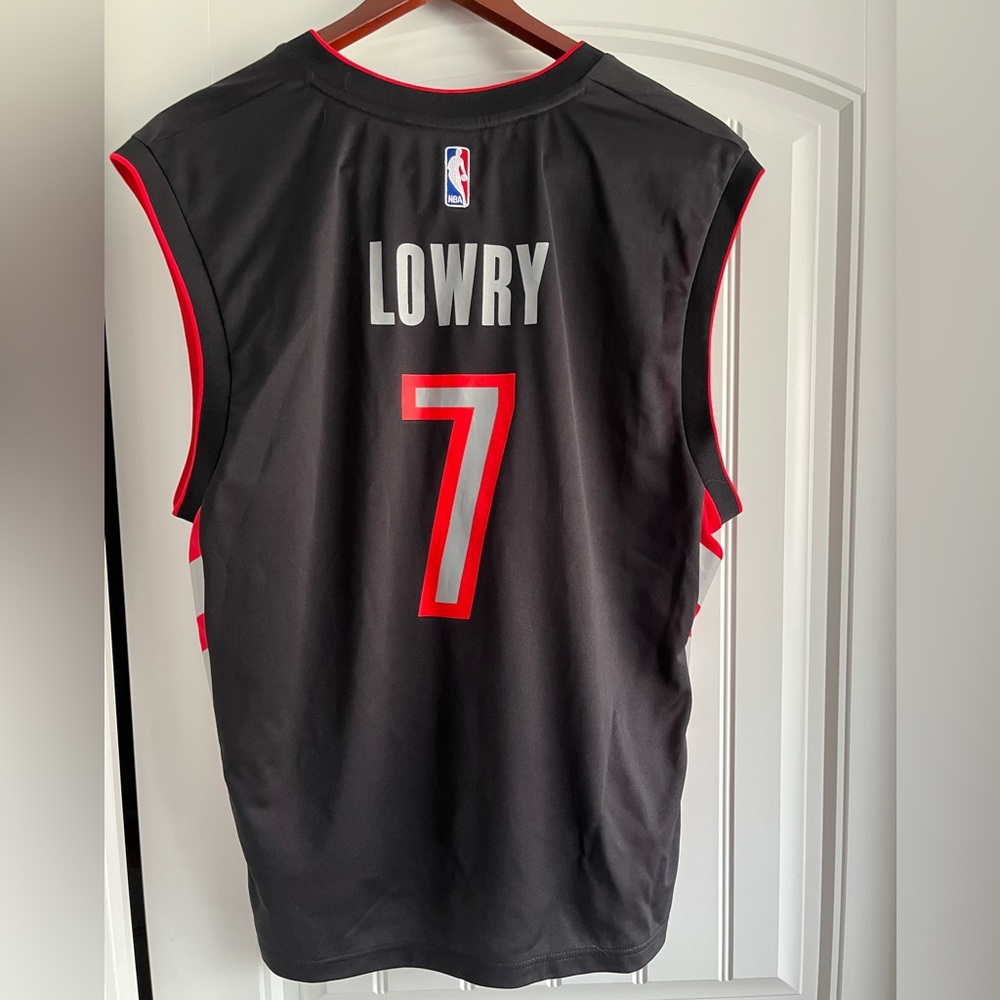 Adidas Toronto Basketball Jersey, men’s medium - Picture 2 of 4